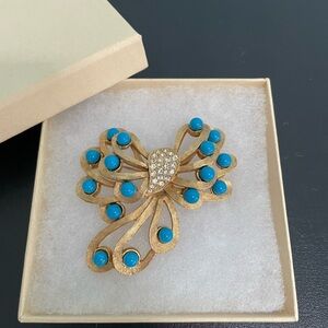 Vintage Bellini Gold tone and faux Turquoise statement women’s brooch